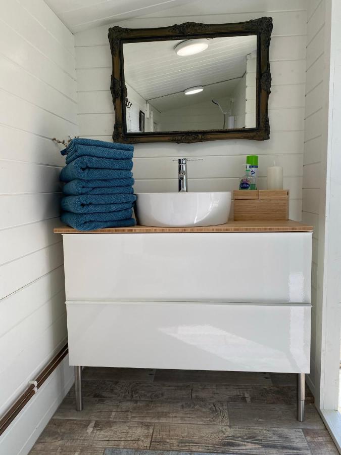 Secret Garden Glamping Hotel Lymington Exterior photo