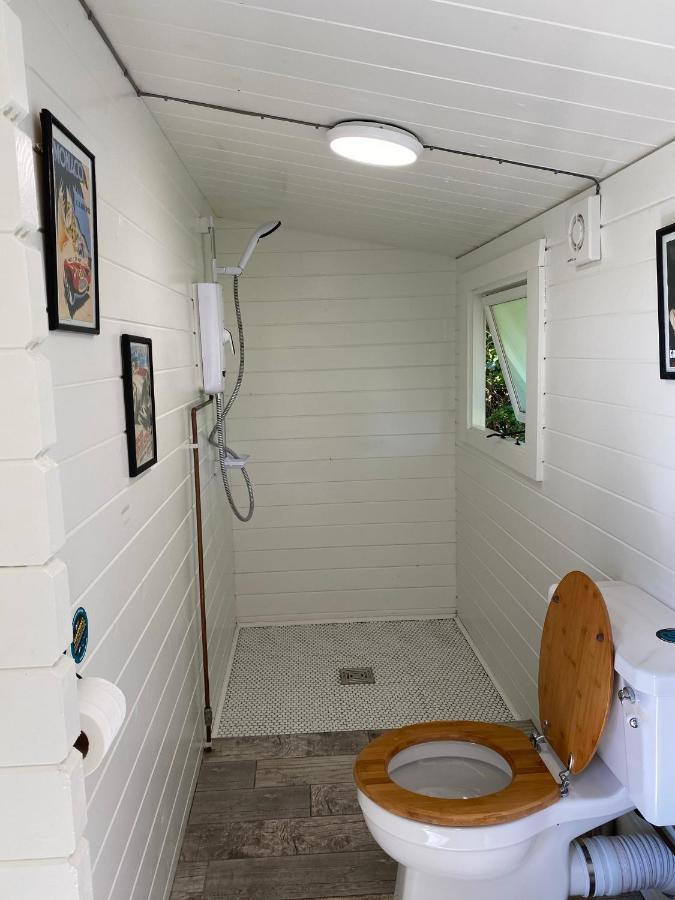 Secret Garden Glamping Hotel Lymington Exterior photo