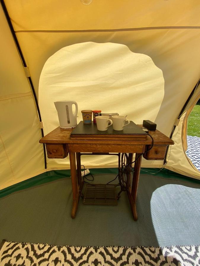 Secret Garden Glamping Hotel Lymington Exterior photo