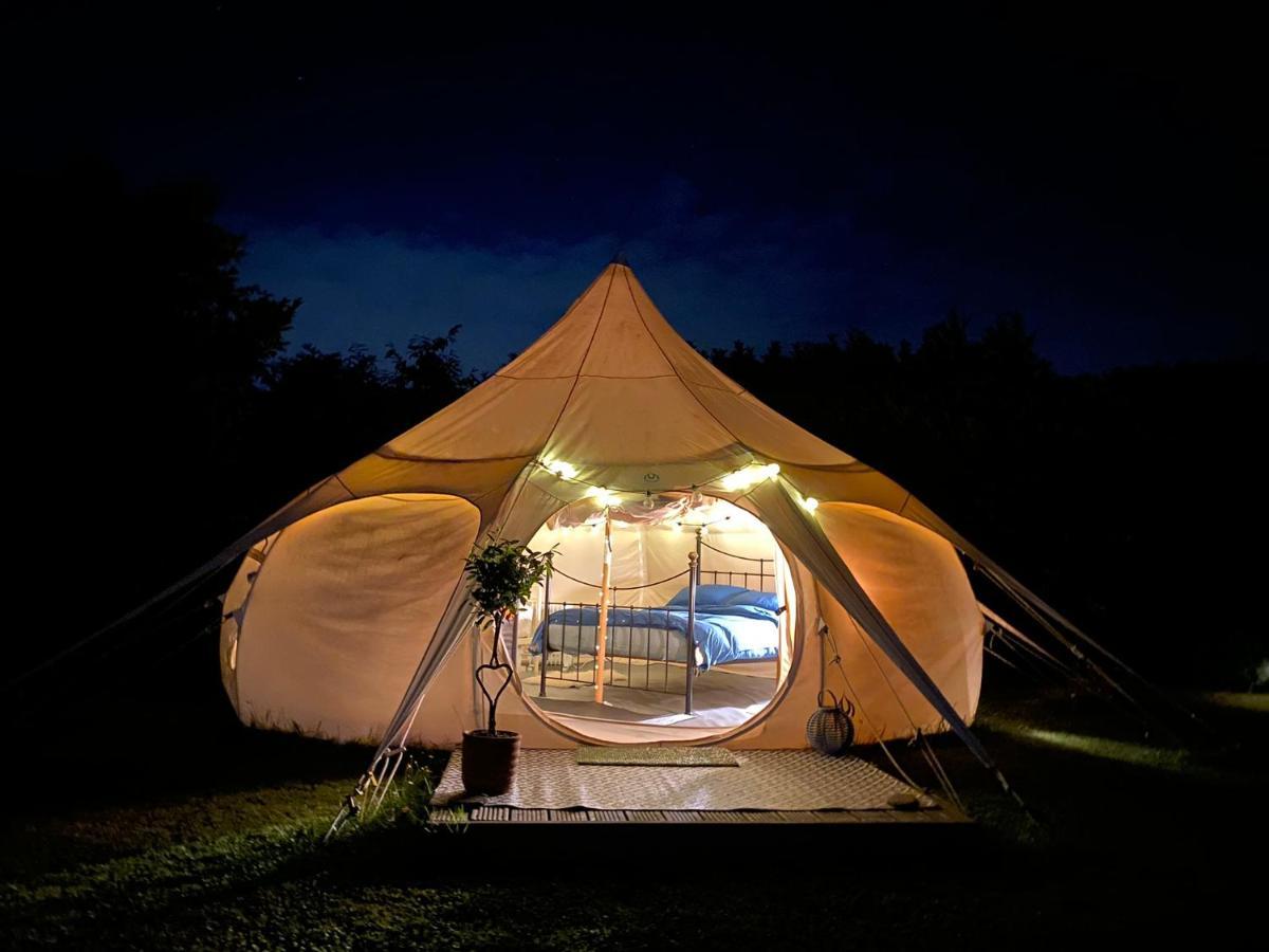 Secret Garden Glamping Hotel Lymington Exterior photo