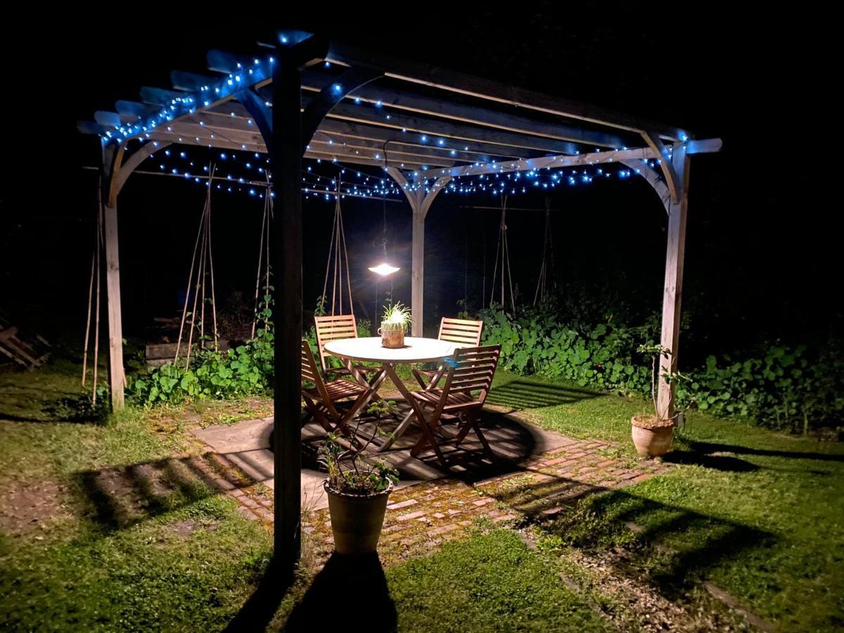 Secret Garden Glamping Hotel Lymington Exterior photo