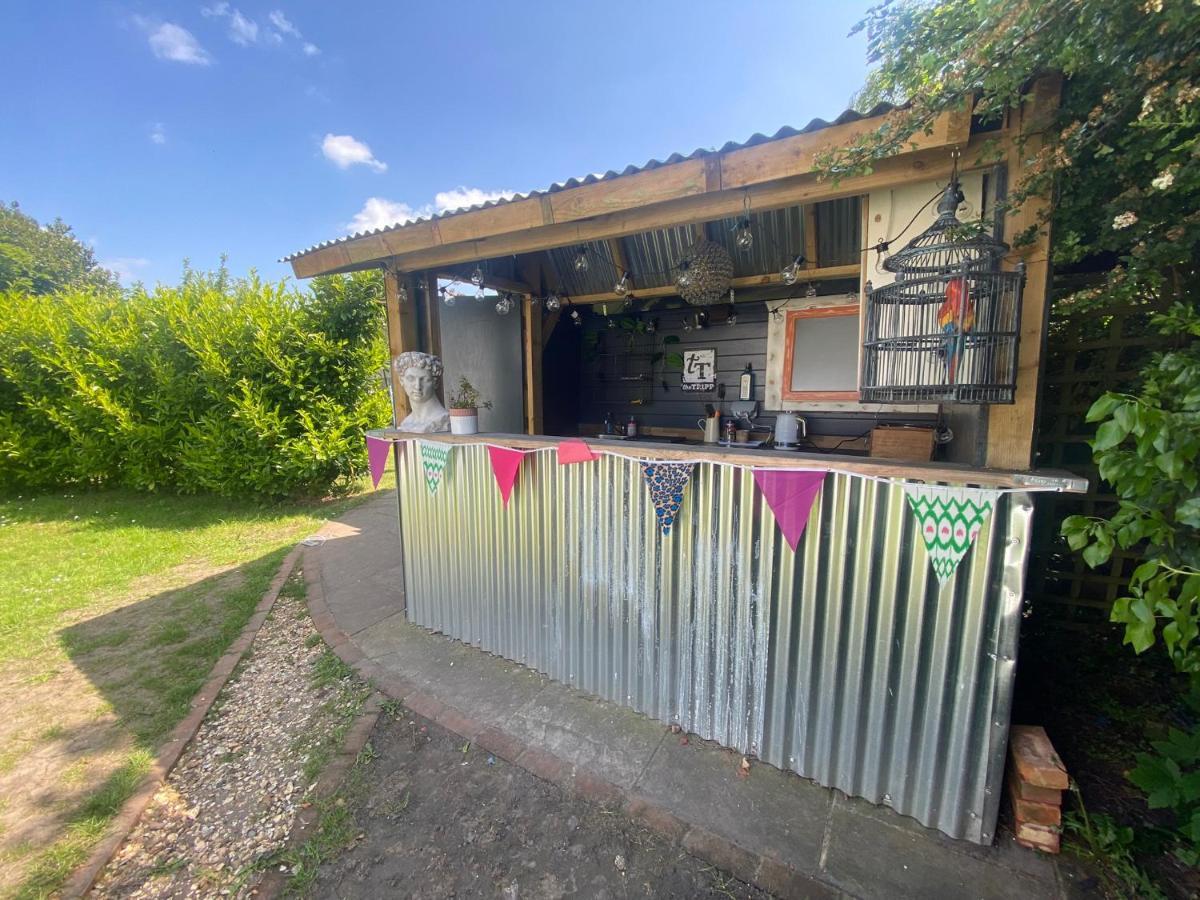 Secret Garden Glamping Hotel Lymington Exterior photo