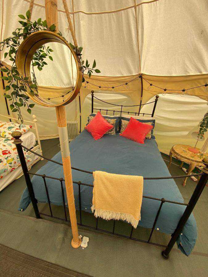 Secret Garden Glamping Hotel Lymington Exterior photo